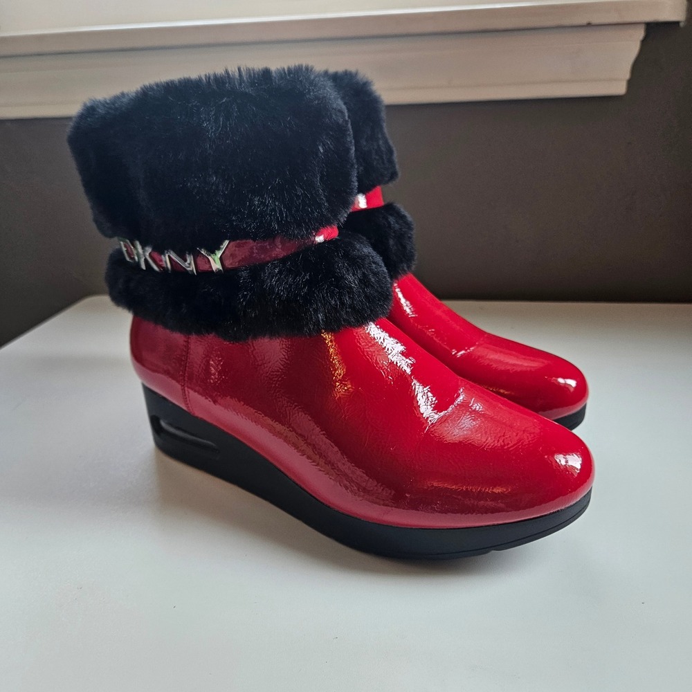 DKNY Red Patent Faux Fur Wedge Ankle Boots Womens 10.5 Mob Wife Jersey Holiday